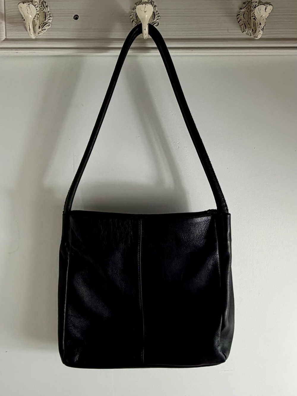 Apostrophe Black Leather Shoulder Bag